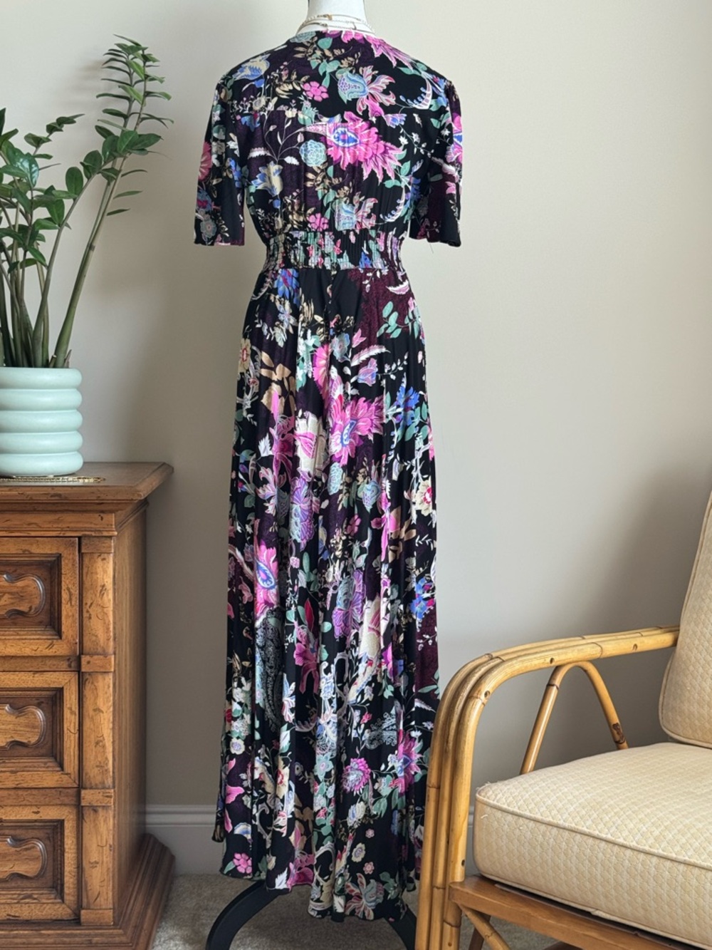 🔹 Floral V-Neck Maxi Dress in Black With Multicolor Flowers Sz Medium - Picture 4 of 8